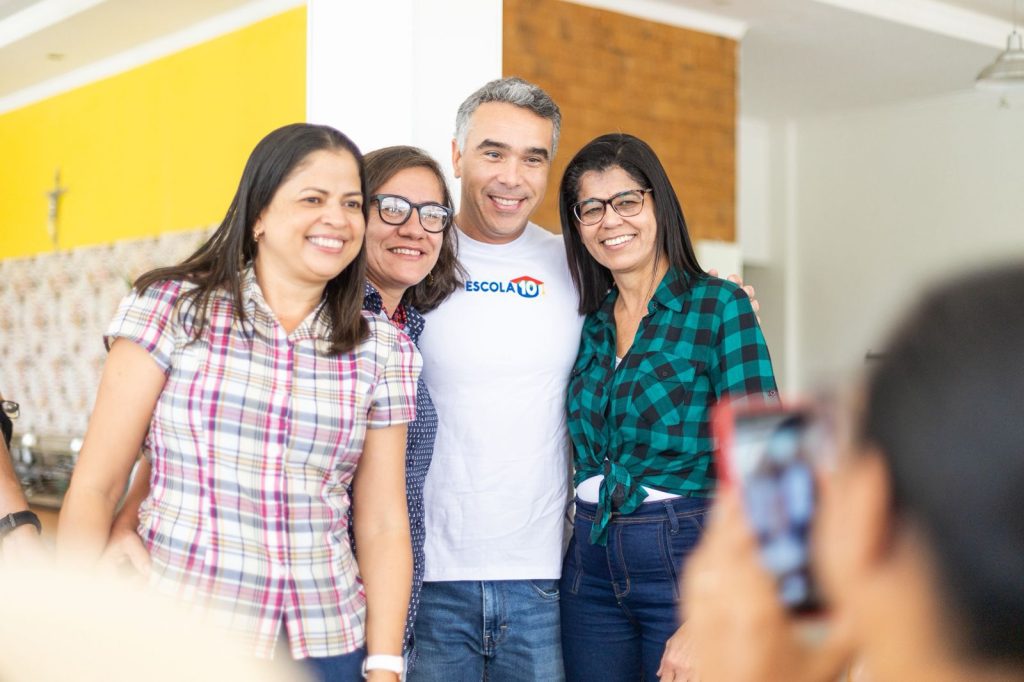 Rafael Brito celebra ampliação histórica do piso dos professores