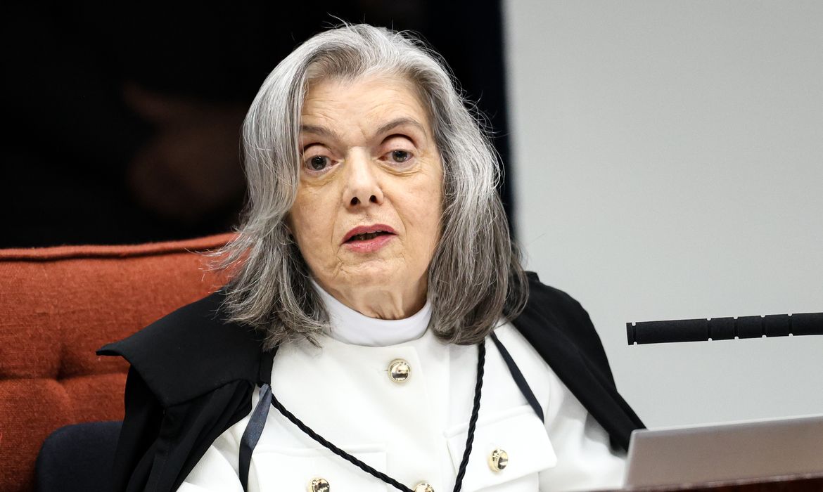 Cármen Lúcia acompanha Moraes e vota pela condenação de Eduardo Bolsonaro
