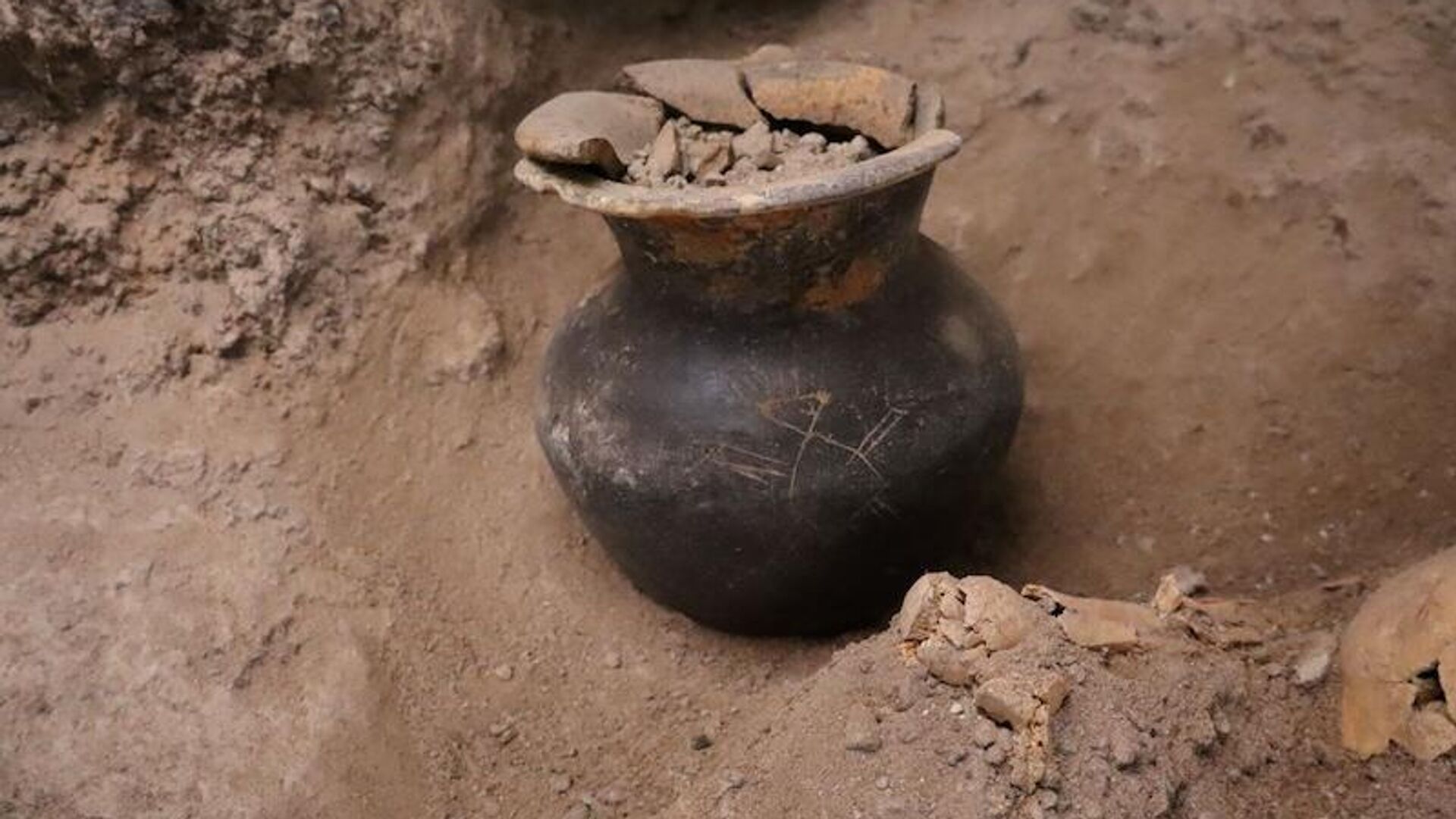 Arqueólogos descobrem tumbas de 1,5 mil anos perto de Tula