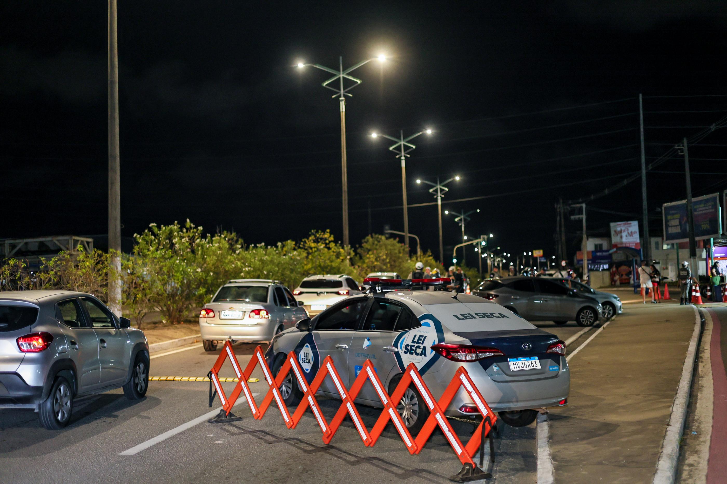 Operação Lei Seca prende suspeitos de roubo e motorista embriagado em Maceió