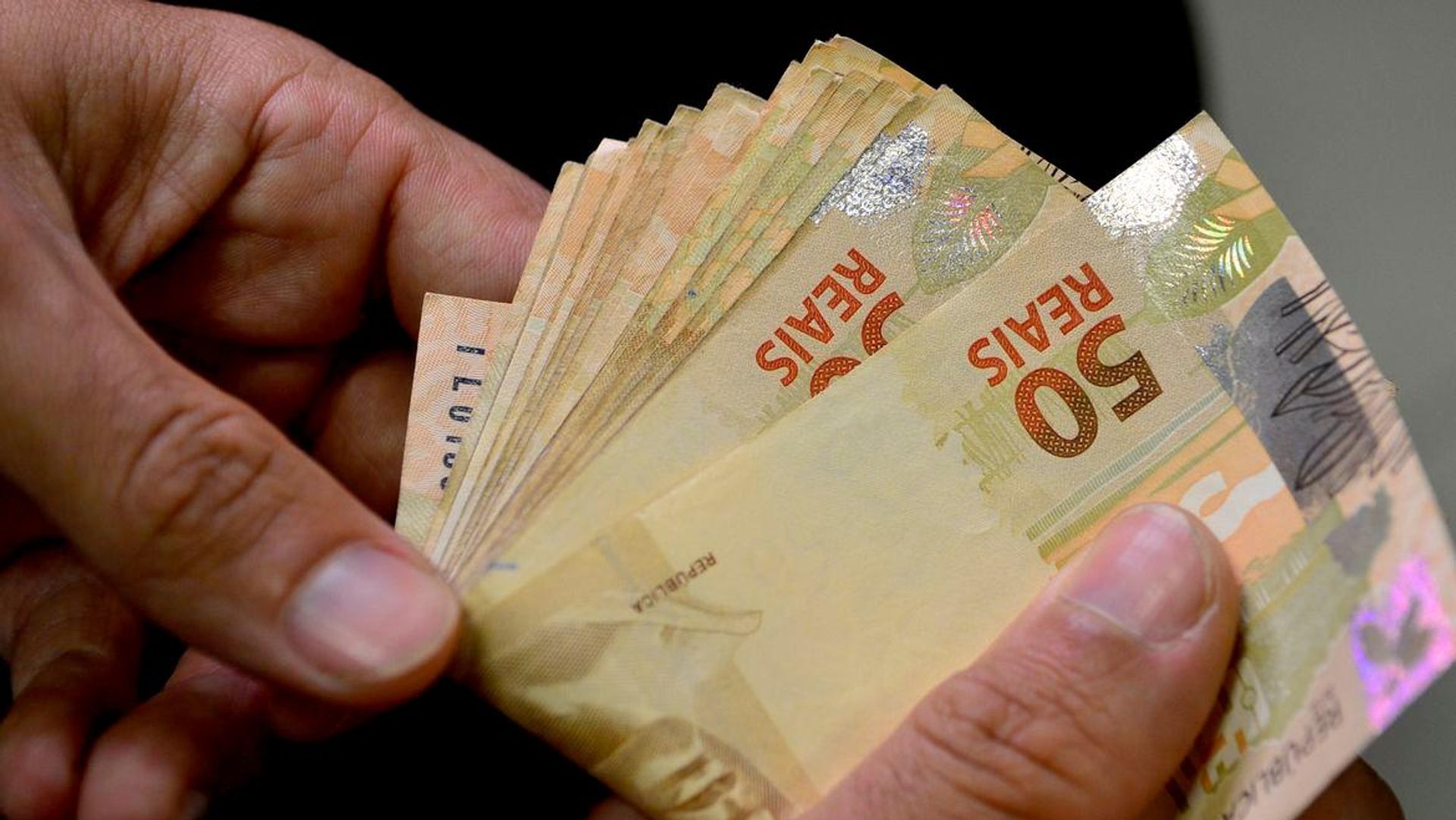 Previsão do salário mínimo para 2027 é reajustada para R$ 1.741, anuncia ministro