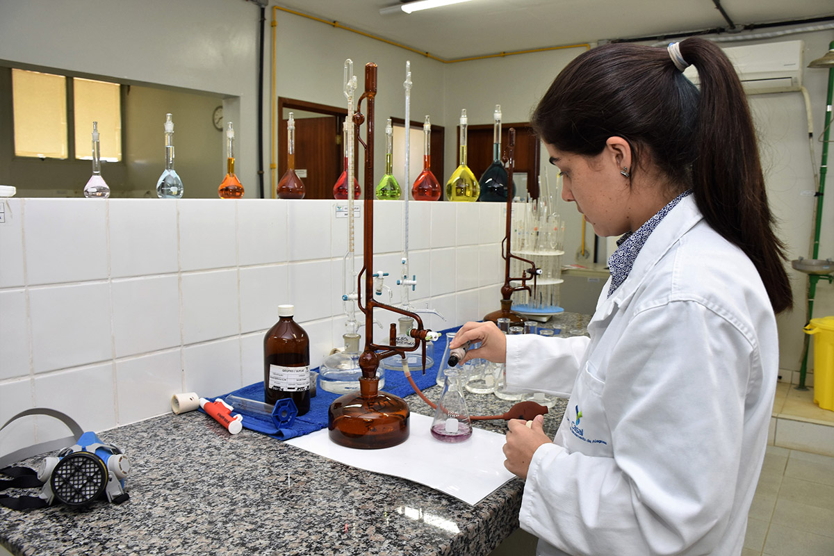 Técnicos de laboratórios da Casal são capacitados em análise da qualidade da água