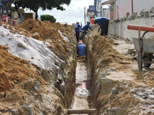 Obras na rede coletora de esgoto de Maceió irá beneficiar mais de 360 mil pessoas