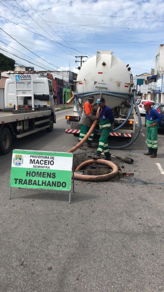 Prefeitura de Maceió realiza manutenção em galerias de água pluvial
