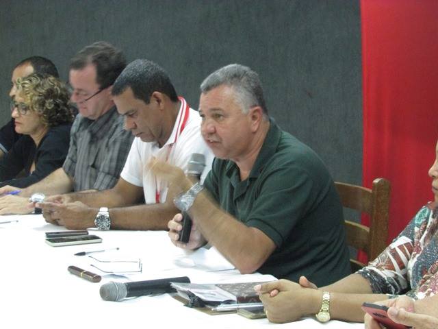 Servidores de Maceió decidem pela greve a partir do dia 21 de maio
