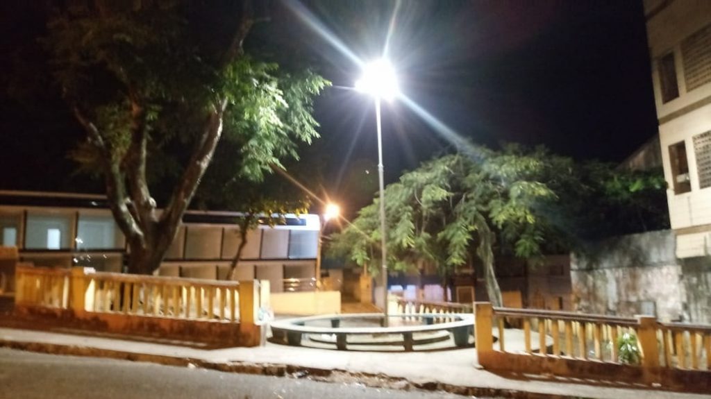 Após furto, energia de praça no Farol é restabelecida