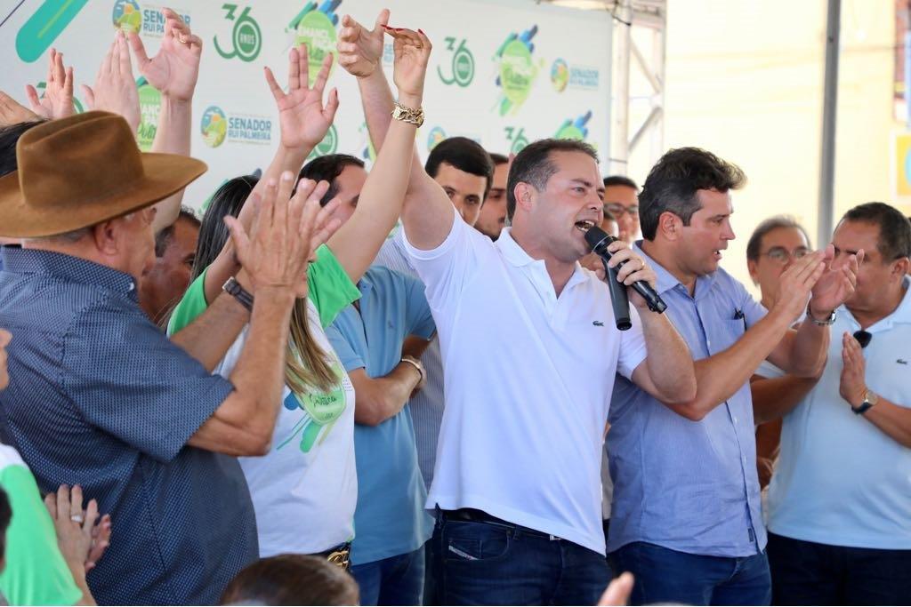 Governo de Alagoas entrega tratores a 14 municípios sertanejos