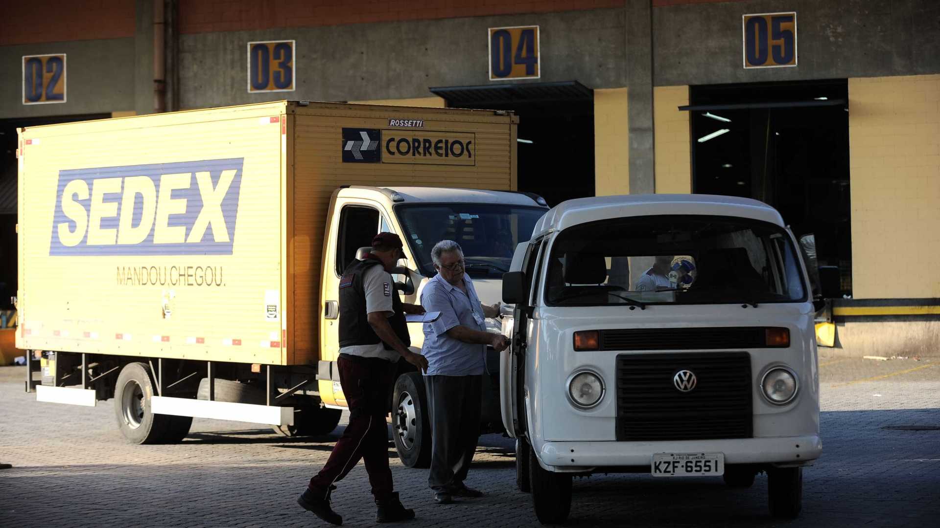 Greve dos caminhoneiros faz Correios suspenderem envio de Sedex