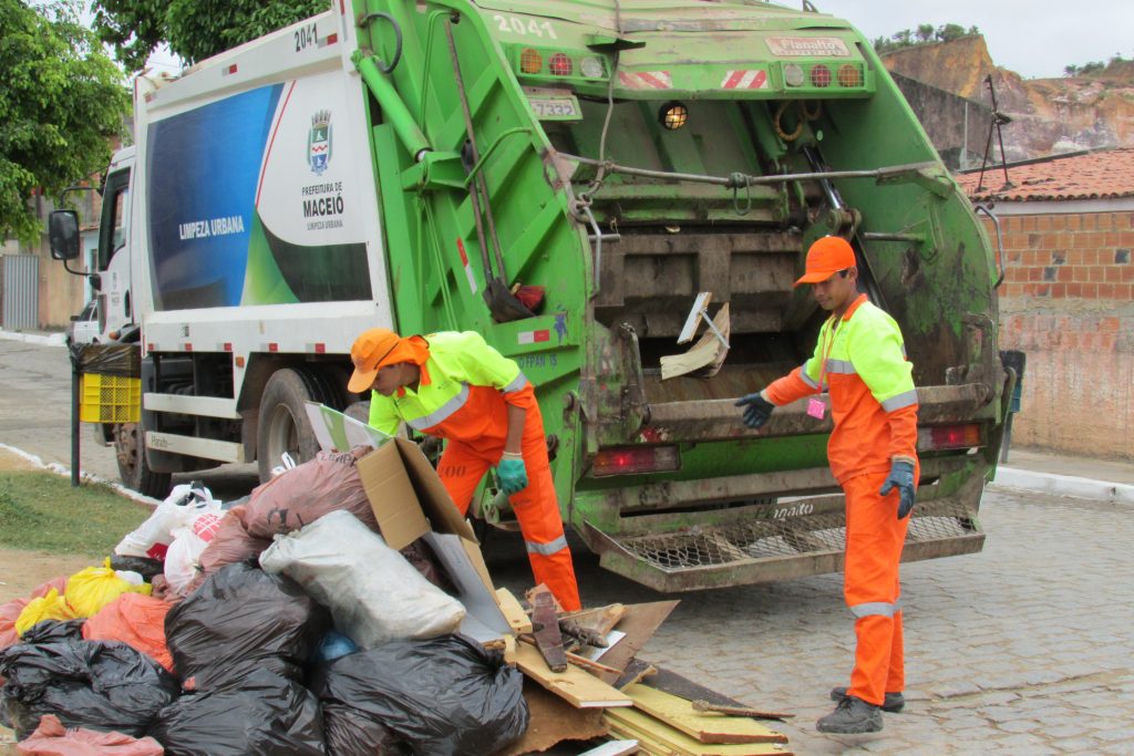 Coleta de lixo em Maceió é normalizada após greve de caminhoneiros