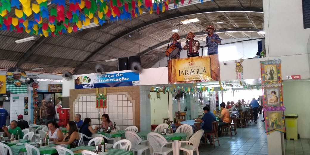 Trios de forró animam mercados públicos de Maceió