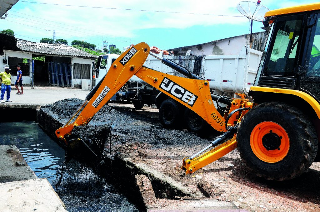 Prefeitura de Maceió intensifica serviços de  limpeza e manutenção de galerias