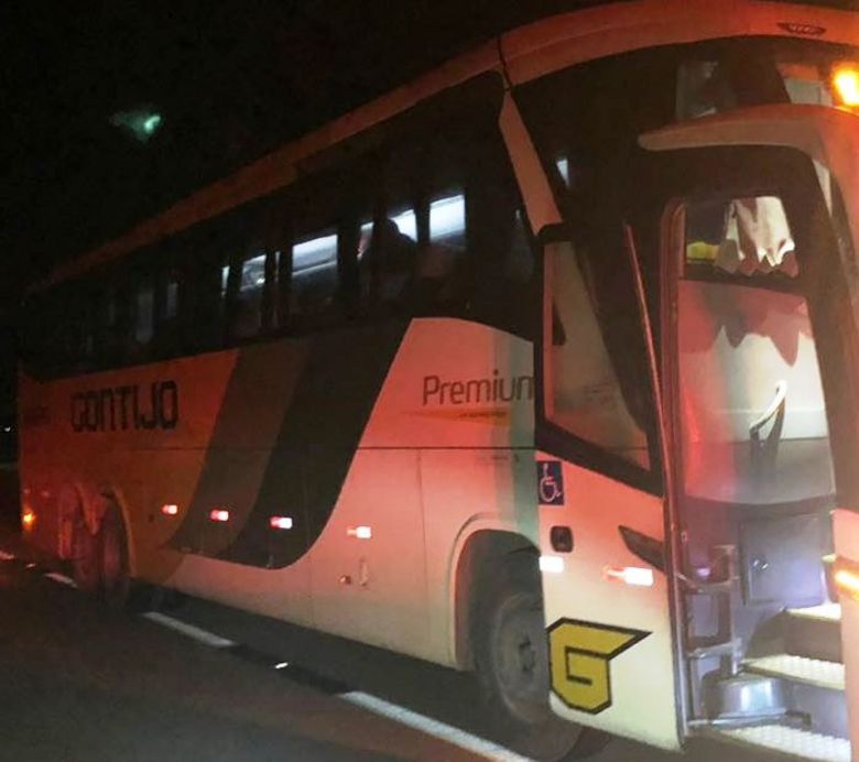 PRF troca tiros para tentar recuperar ônibus na BR-101