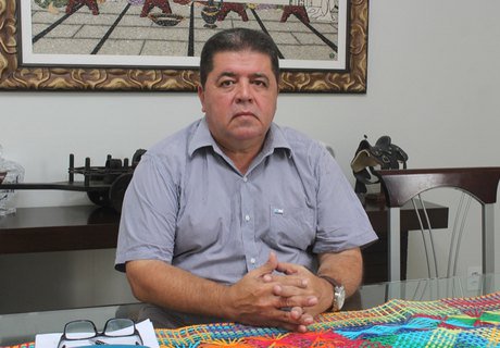 Prefeito de Joaquim Gomes é acusado de nepotismo