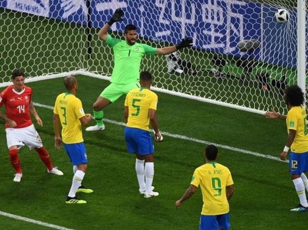 Fifa considera arbitragem de Brasil x Suíça correta, mas condena replay no telão