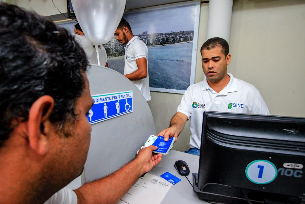 Sine Maceió está com mais de 230 vagas de emprego para ensino fundamental, médio e superior
