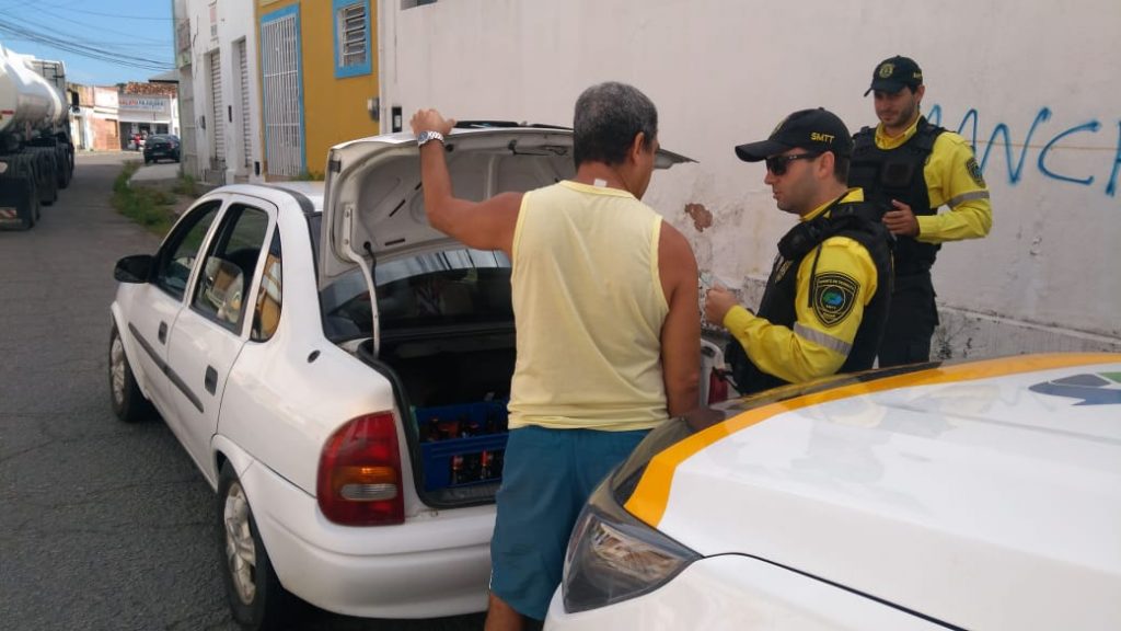 Veículos são removidos por transporte irregular de passageiros em Maceió