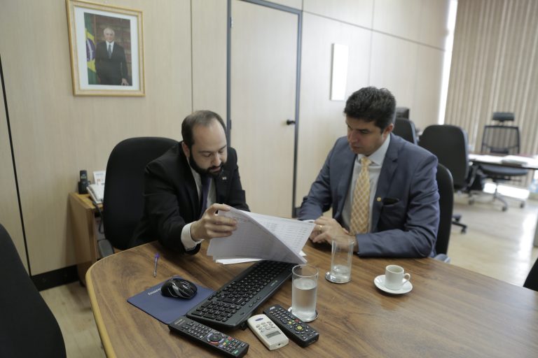 Prefeito Rui Palmeira pede liberação de recursos para Educação