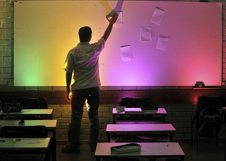 Metade dos docentes no país não recomenda a própria profissão
