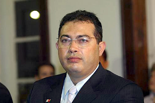 Candidatos Alagoanos enfrentam disputa acirrada