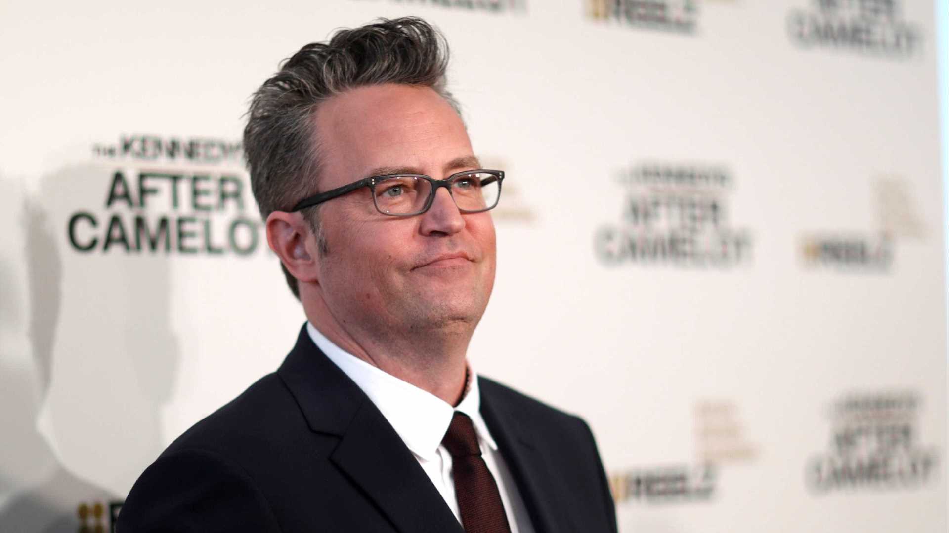 Matthew Perry, ator de Friends, tem intestino perfurado nos EUA