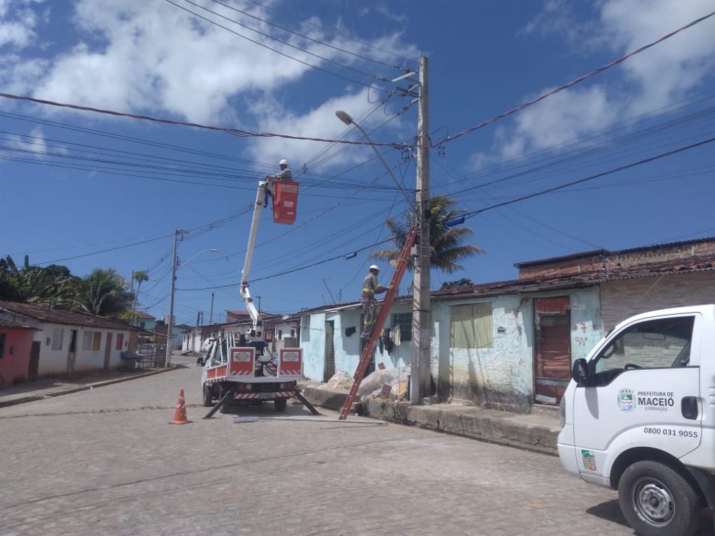 Conjunto Freitas Neto ganha 129 novas luminárias de LED