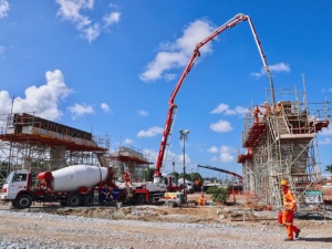 Obra do viaduto da PRF interdita avenida no Tabuleiro do Martins