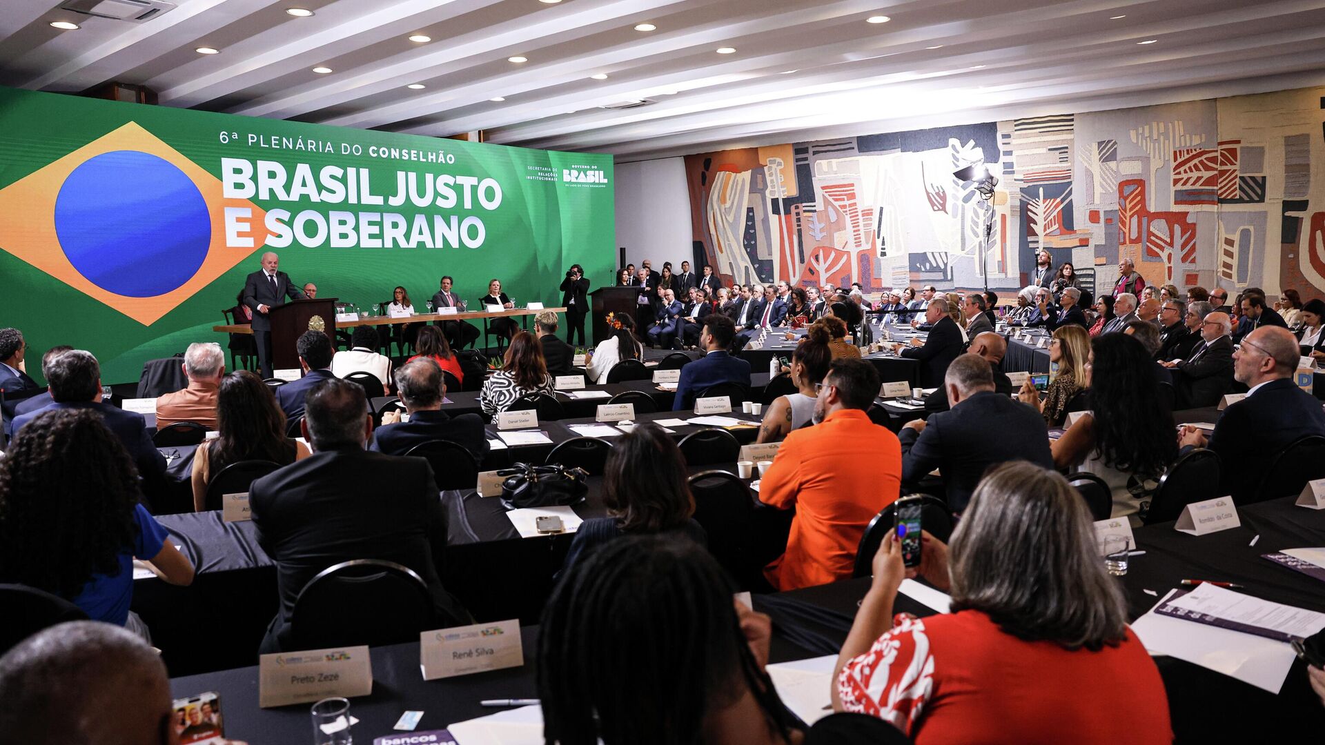 Lula reúne Conselhão em meio a tarifas dos EUA e lança manual de combate ao feminicídio