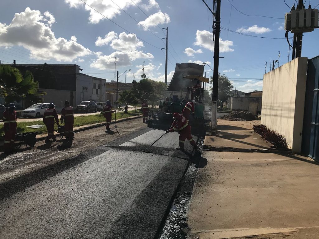 Comunidades são beneficiadas com obras de pavimentação