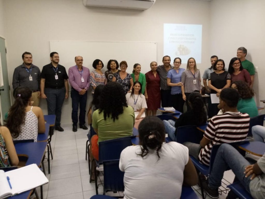 Saúde da Família capacita jovens com informática avançada