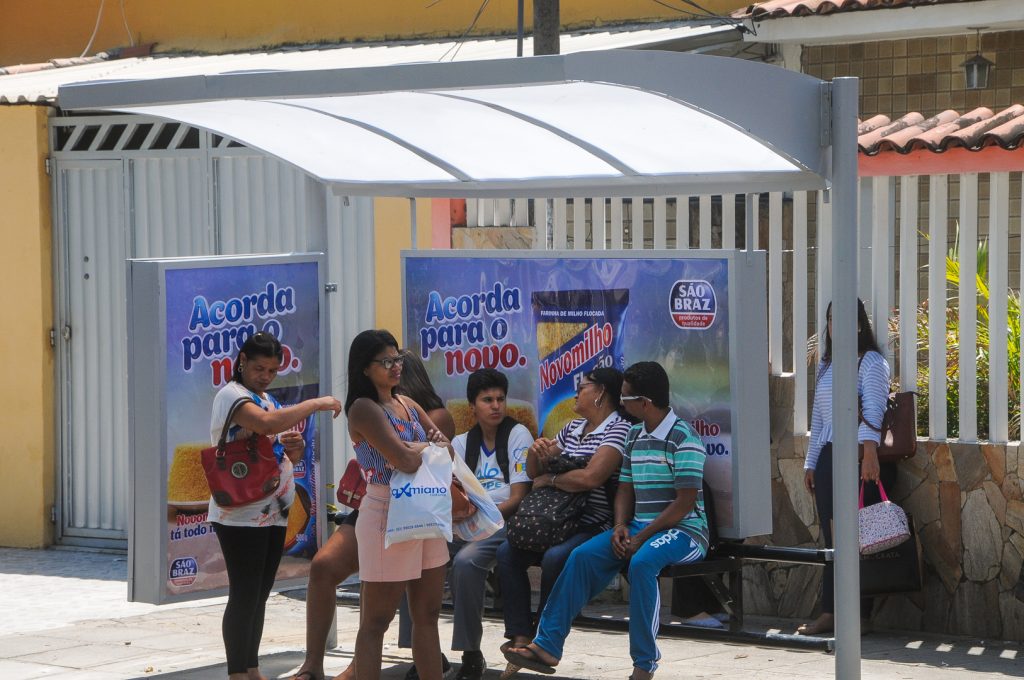 Prefeitura instala novos abrigos de ônibus na capital