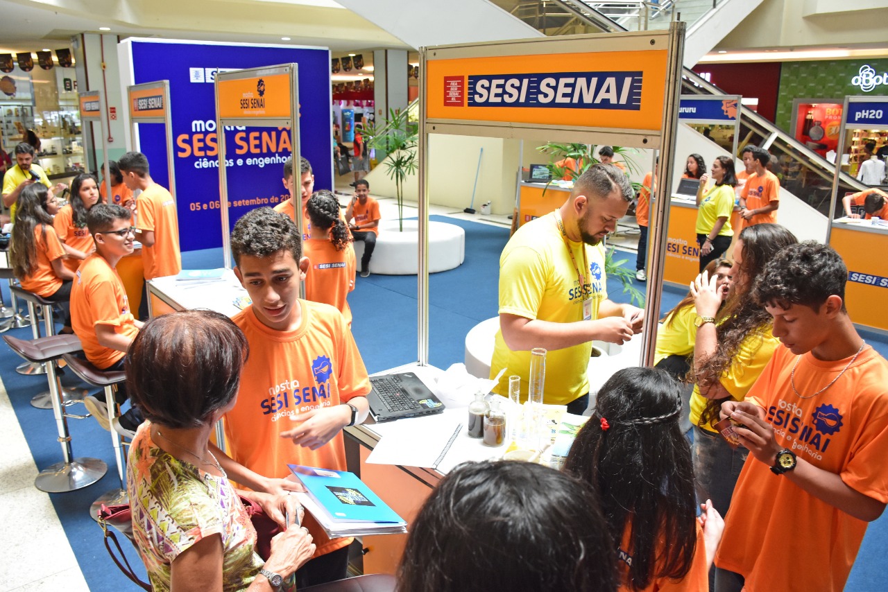 Alunos da Rede Sesi/Senai expõe produção científica em shopping