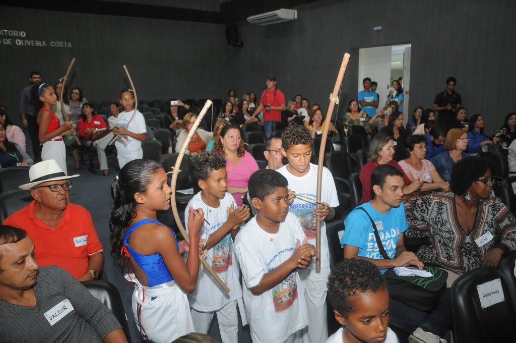PCU: adolescentes e instituições debatem exclusão escolar