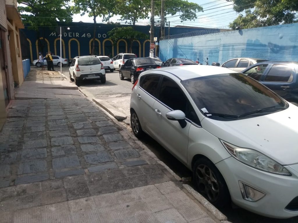 Fiscalização autua mais de 100 veículos no feriadão