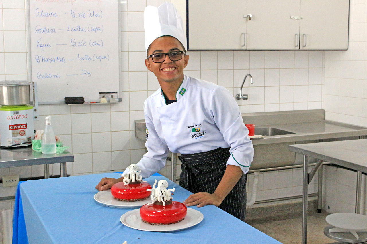 Alagoano do Senai disputa mundial de confeitaria na Alemanha
