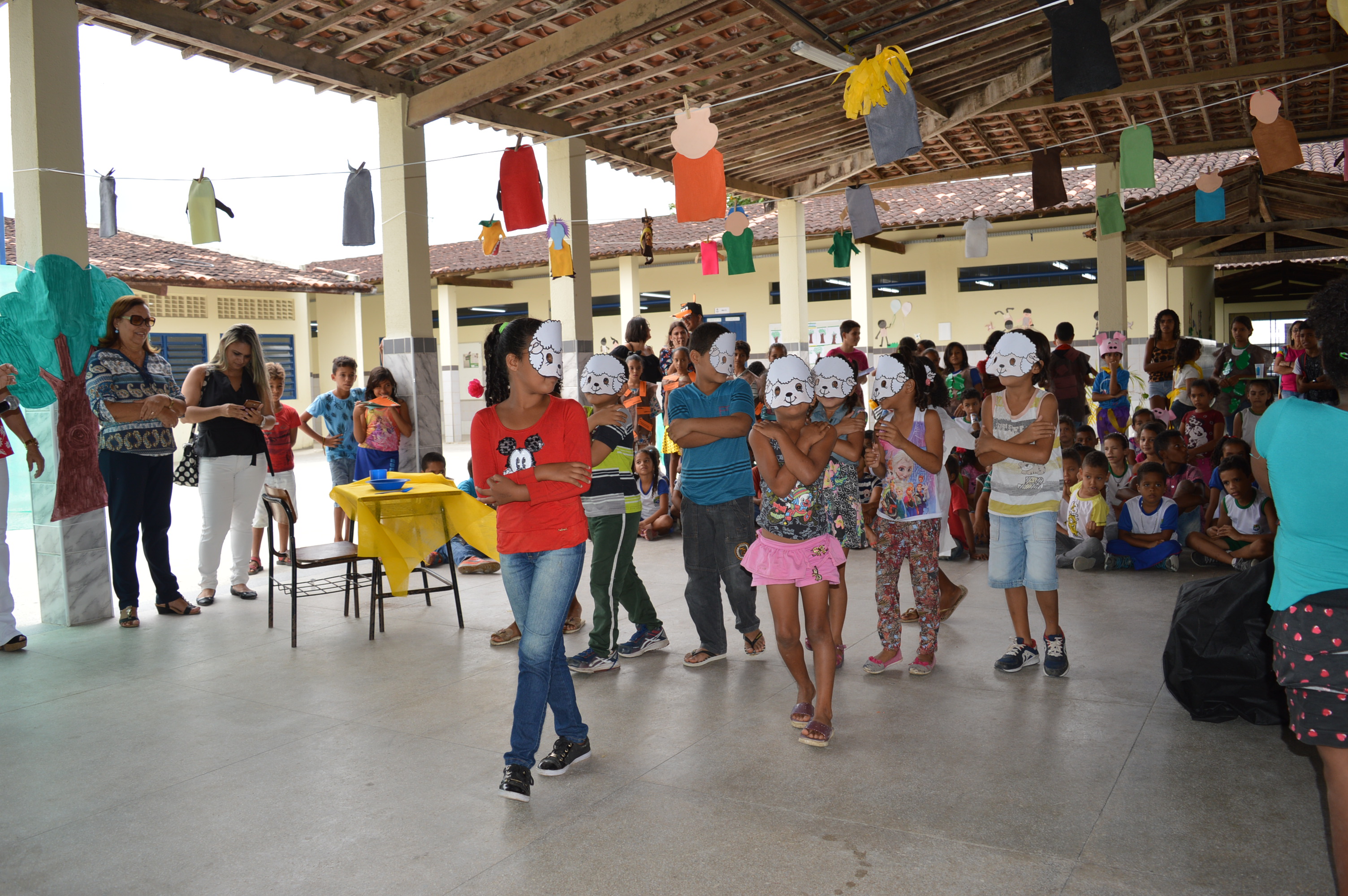 Alunos da Escola Selma Bandeira recebem projeto de leitura