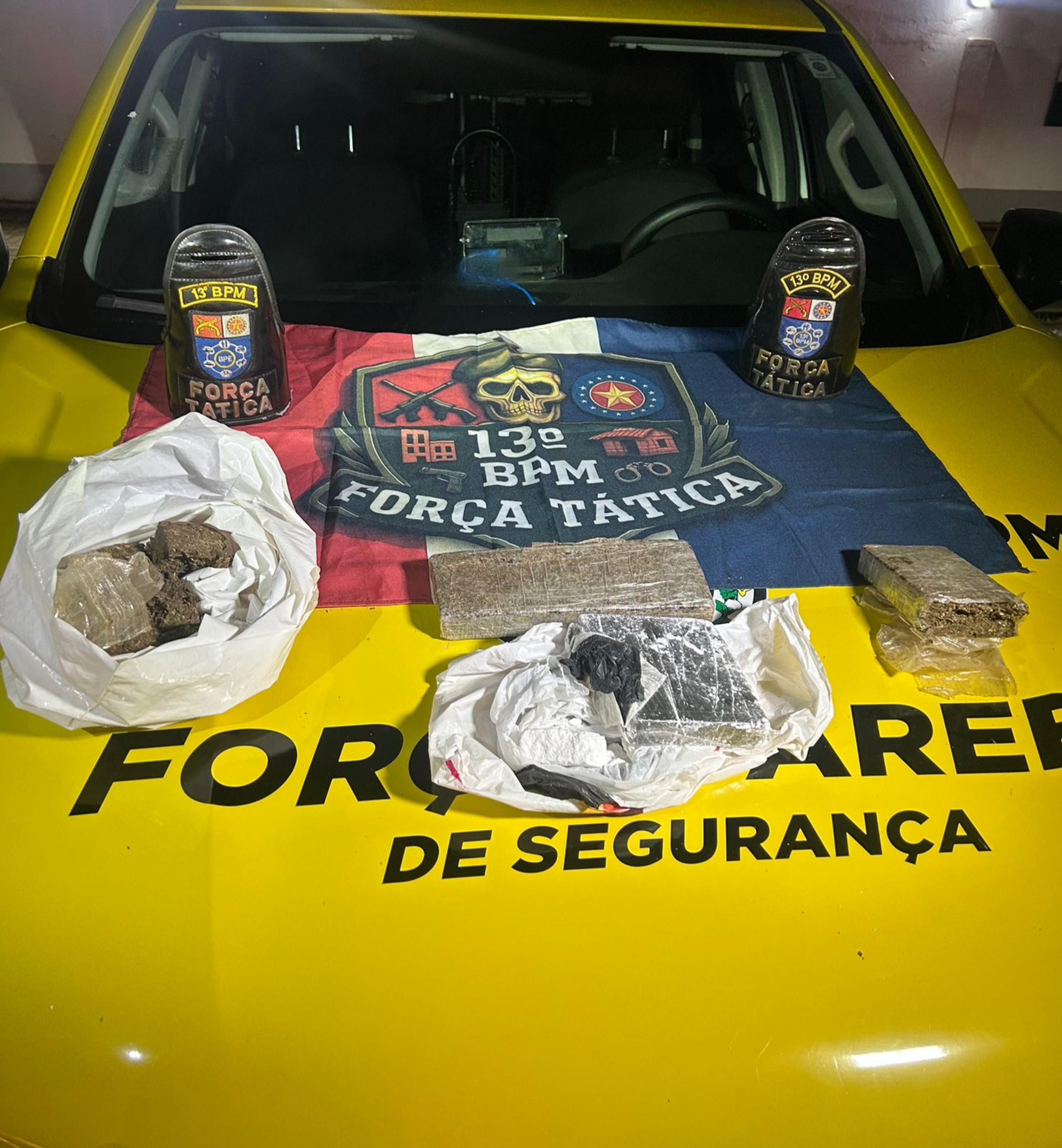 PM encontra cerca de 2 kg de entorpecentes em área de mata no Barro Duro