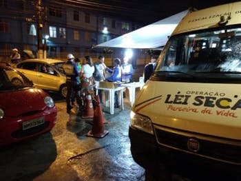 Lei Seca resulta em 16 autuações por alcoolemia no bairro da Jatiúca