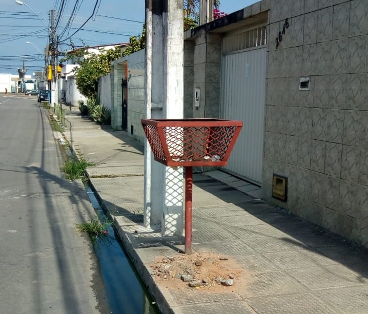 Sinalização da Avenida Lamenha Filho é depredada