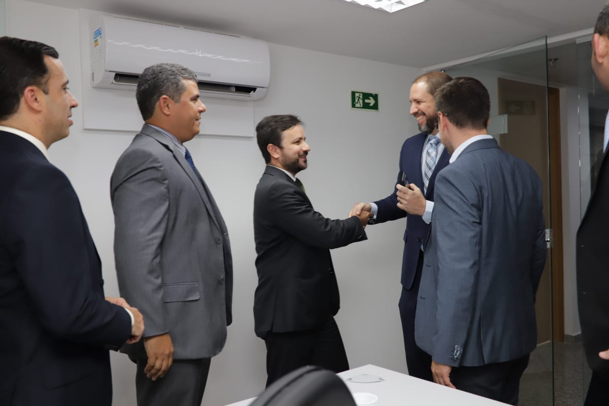Candidato à presidente da OAB-AL visita nova sede da Procuradoria Federal