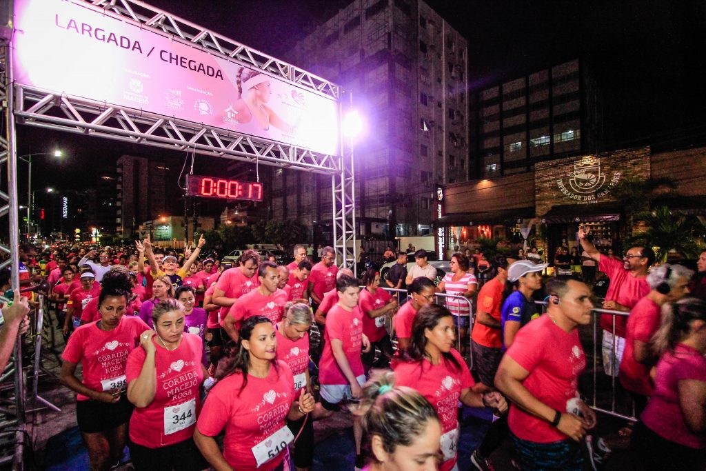 Corrida Solidária Maceió Rosa reúne mil atletas na Pajuçara