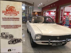 Exposição de carros antigos acontece no Parque Shopping