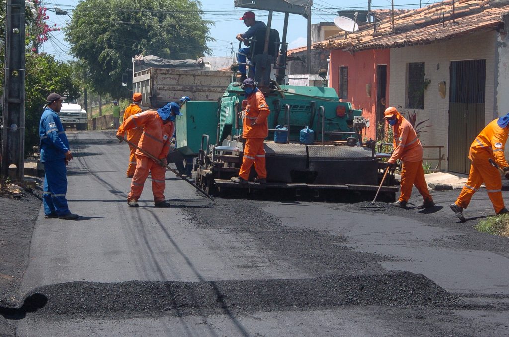 Prefeitura avança com pavimentação nos bairros de Maceió