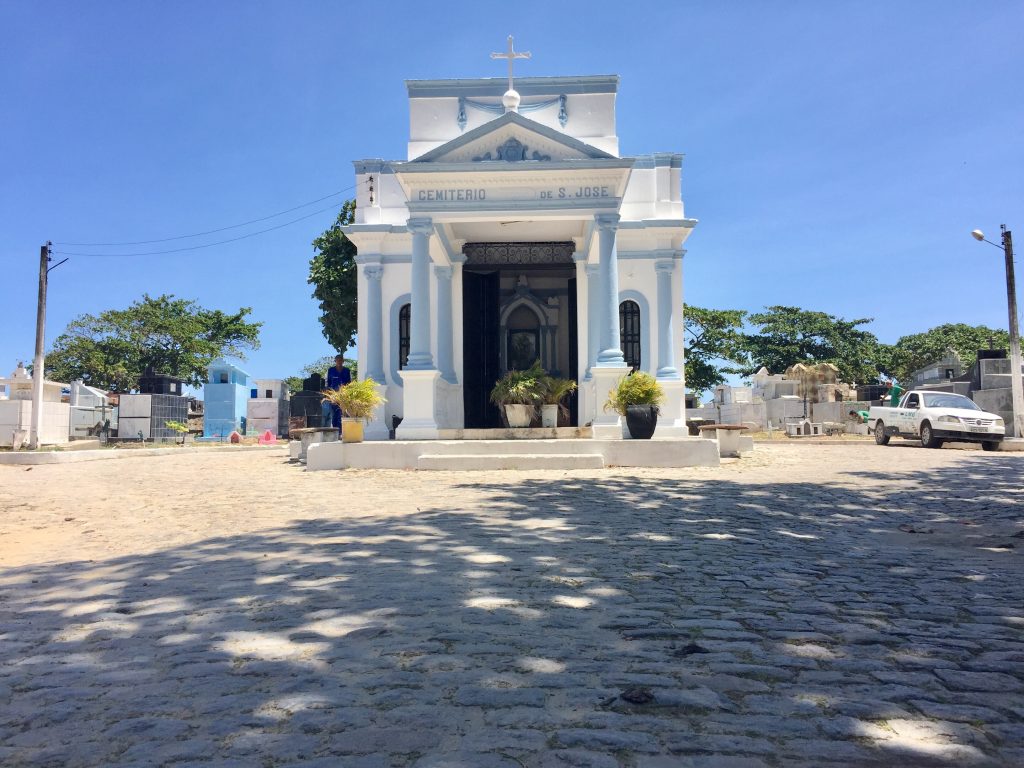 Cemitérios públicos receberão missas no Dia de Finados