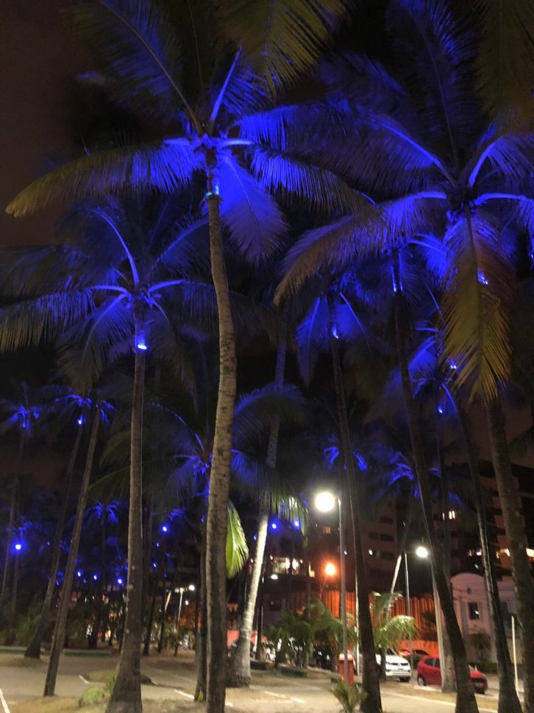 Novembro Azul: praça e viadutos ganham iluminação especial