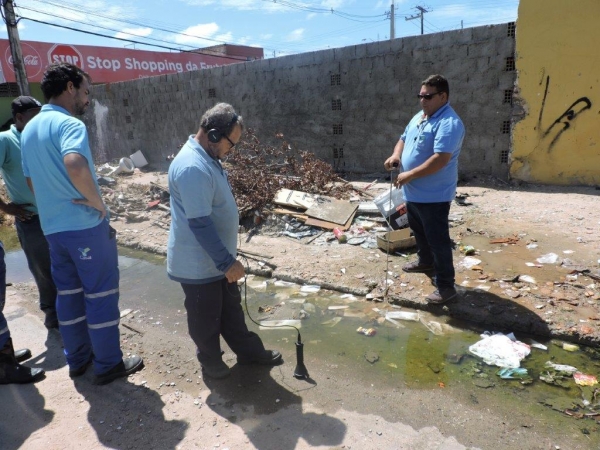 Casal inicia operação para detectar vazamentos de água e fraudes na Jatiúca