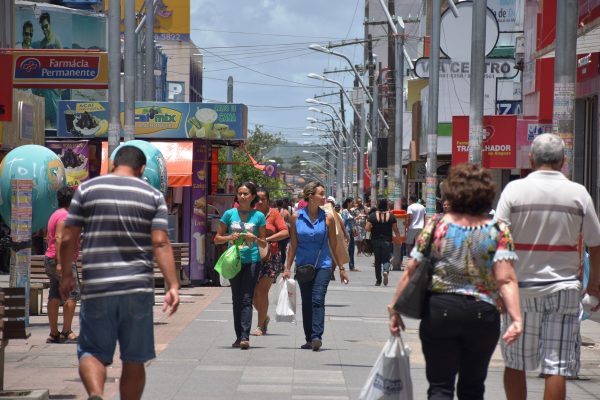 Comércio funcionará em horário especial no próximo dia 15