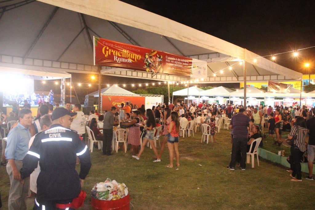 Feira gastronômica reúne empreendedores do Graciliano Ramos