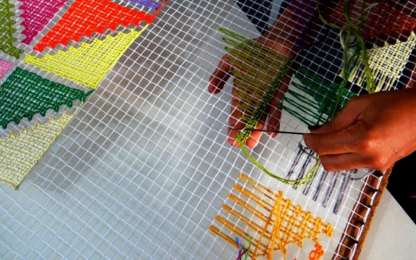 Pano dobrável produzido por artesãs da Barra Nova ganha Prêmio Objeto Brasileiro