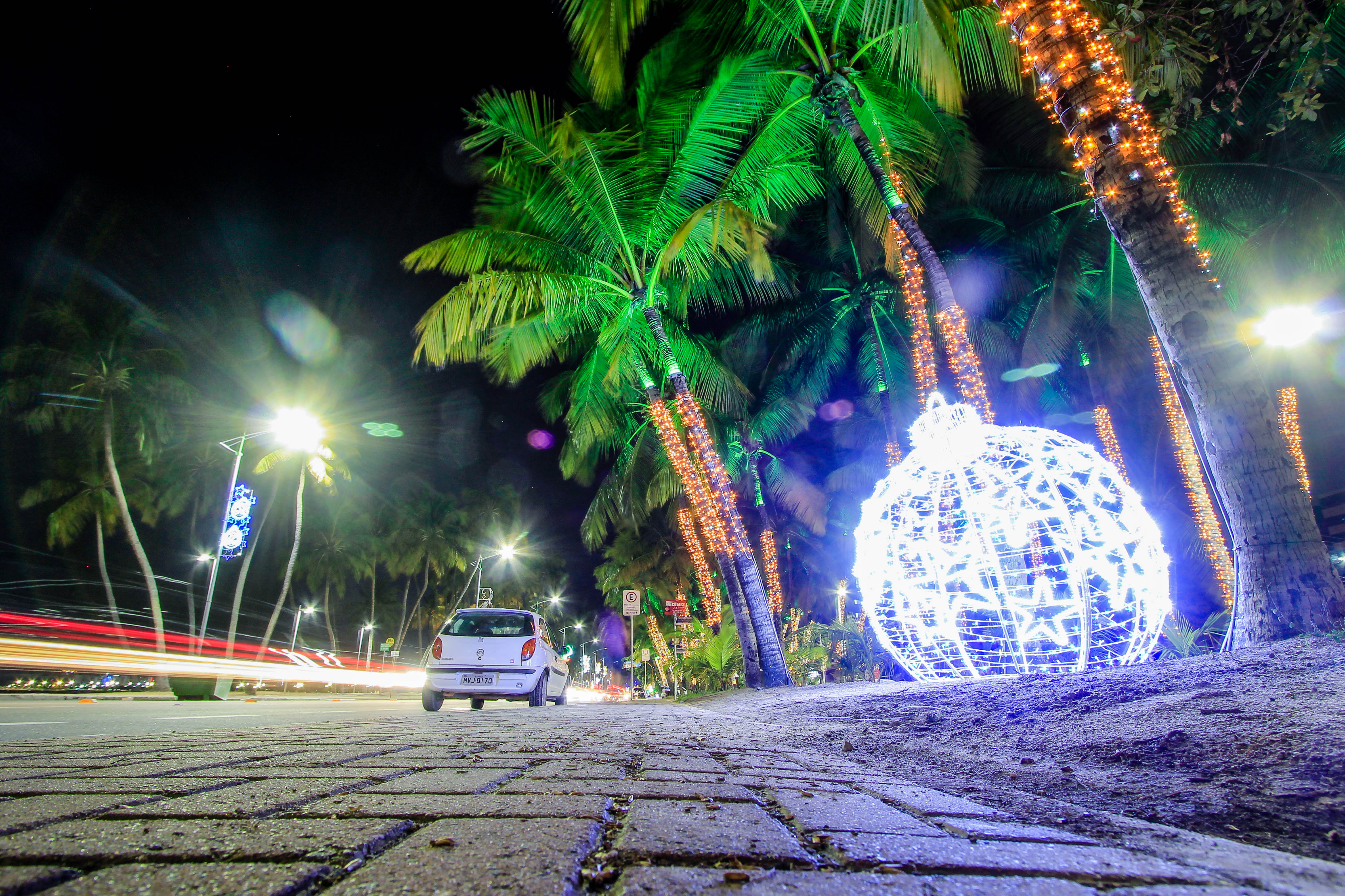 Maceioenses e turistas se encantam com iluminação natalina