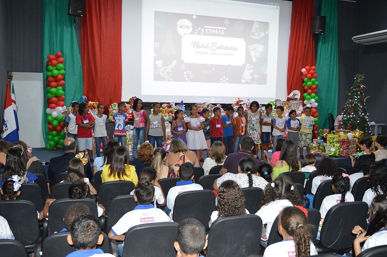 Natal Solidário contempla escola da rede municipal